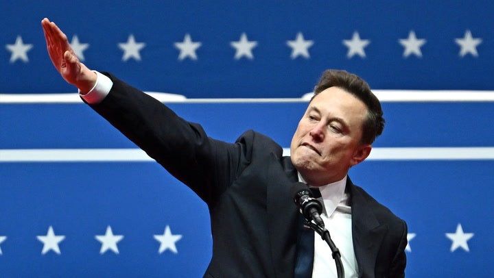 Salut nazi d'Elon Musk lors d'un rassemblement suite à l'investiture de Donald Trump, le 20 janvier 2025